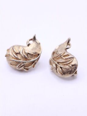 Sarah Coventry Sea Whispers gold-tone leaf clip-on earrings